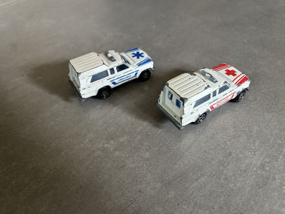 Resoraki Majorette 2X Jeep Wagoneer Ambulance Ambulans made in France