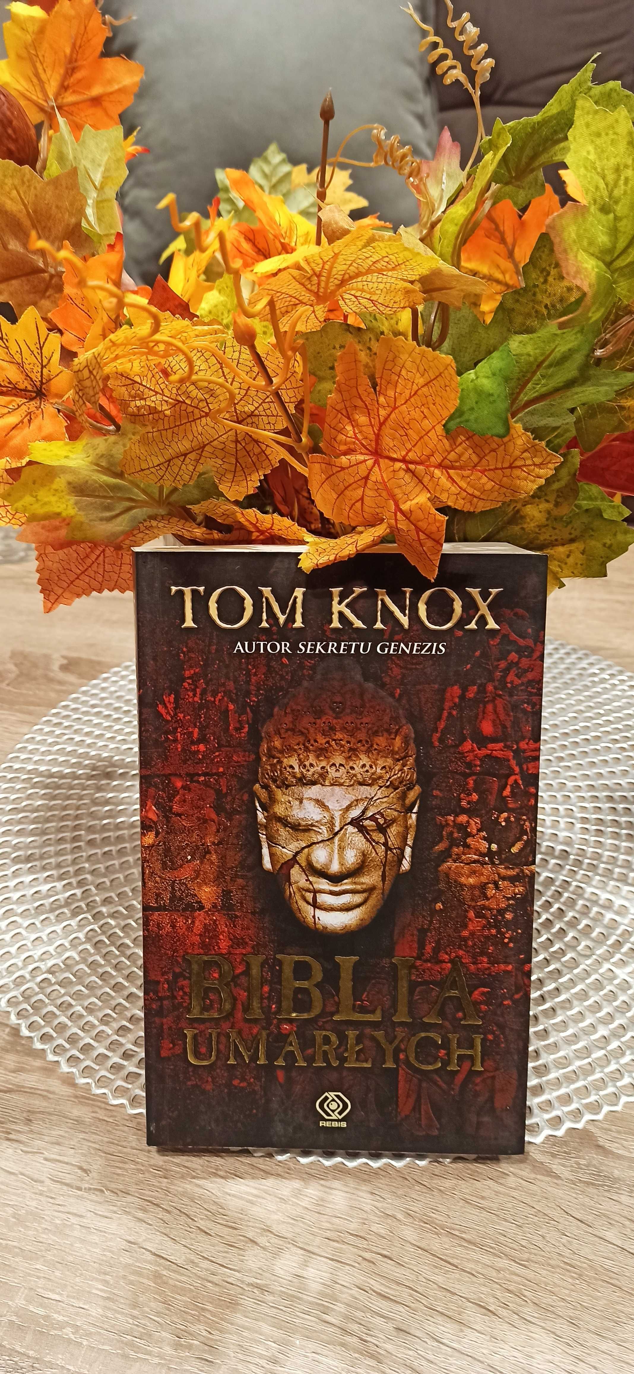 Biblia umarłych - Tom Knox