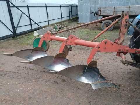 Плуг KVERNELAND трьохкорпусний
