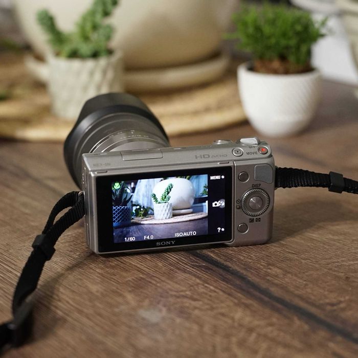 Цифровий фотоапарат Sony NEX-5N + 18-55mm f/3.5-5.6 (1780 кадрів)