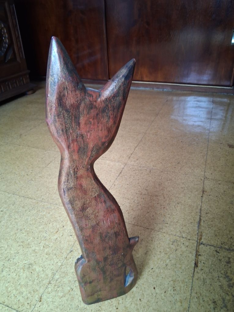 Gato em madeira decorativo