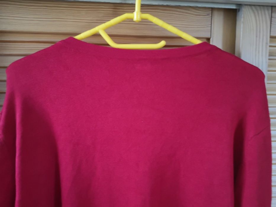Sweterek Czerwony Guziki