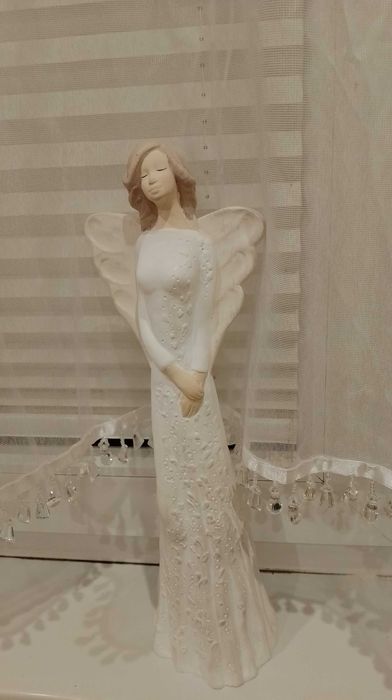 Anioł śliczna figurka
