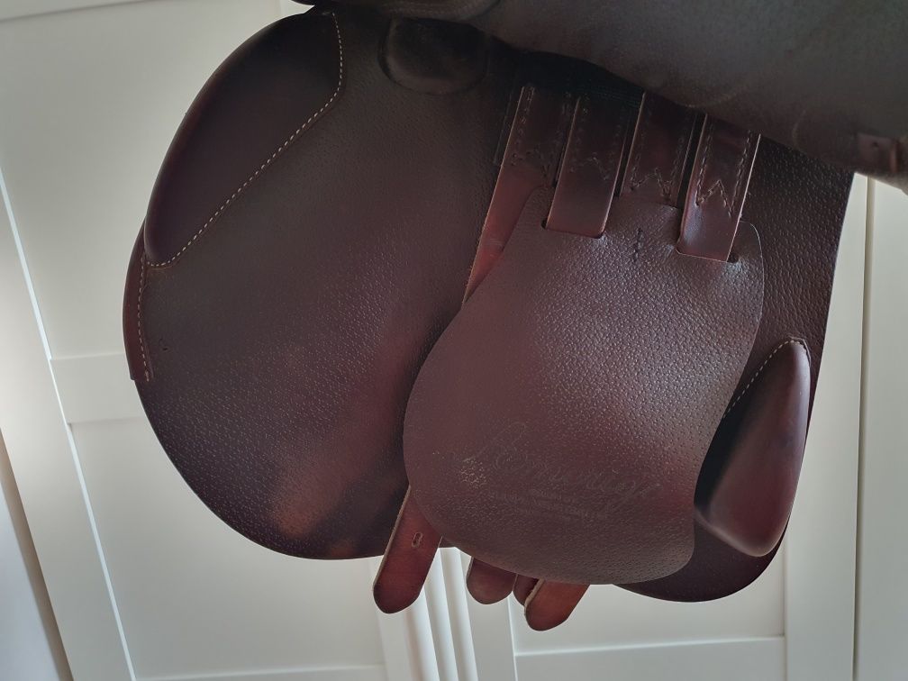 Amerigo CC Professional Pinerolo. Siodło skokowe. Wełna.