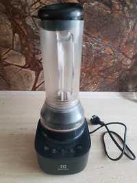 Blender kielichowy Elektrolux BL2522