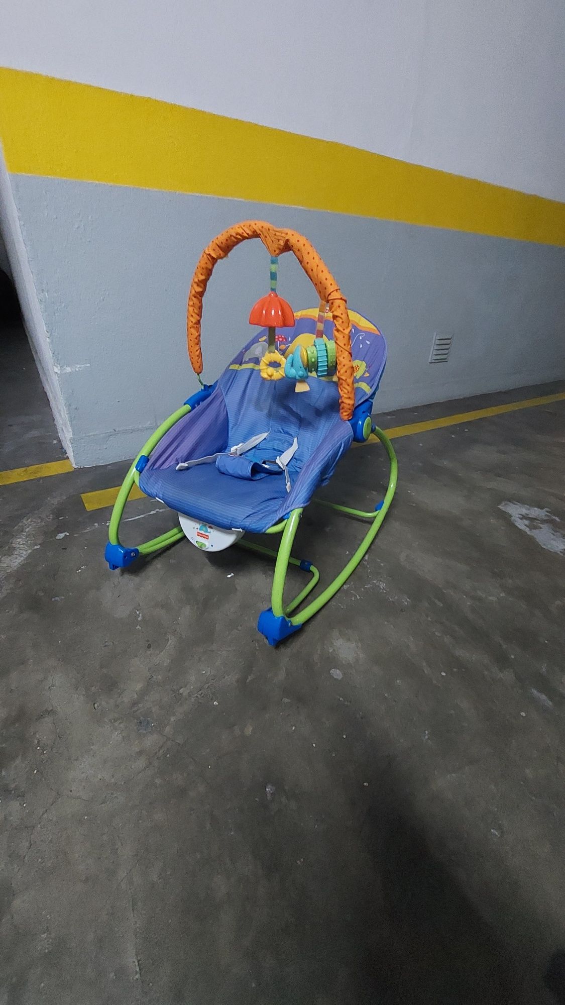 EsprEspreguiçadeira Baloiço Fisher-Price com vibração
