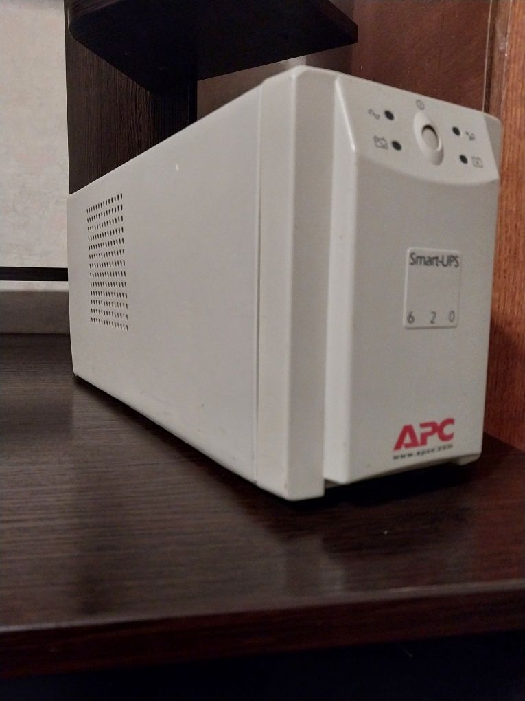 Безперебійник APC Smart-UPS 620