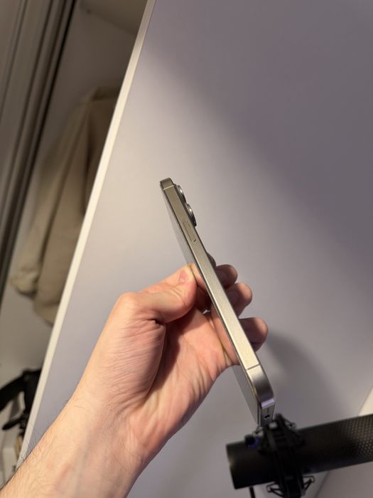 Iphone 15 pro max 256 gb natural titan igla