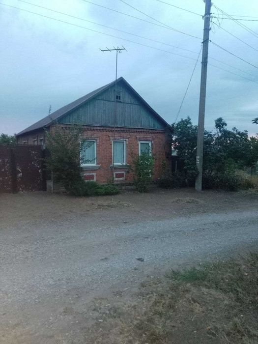 Затишний будинок у тихому районі