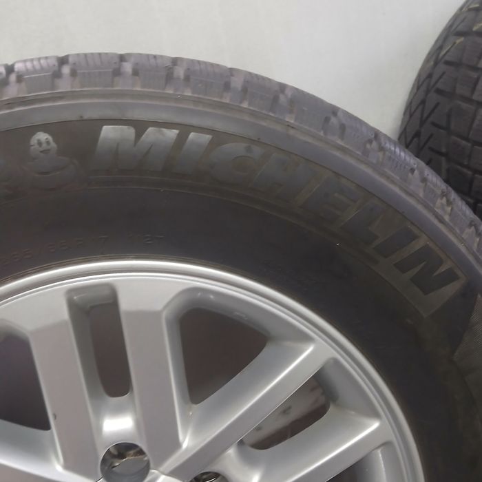 Alufelgi z oponami zimowymi toyota