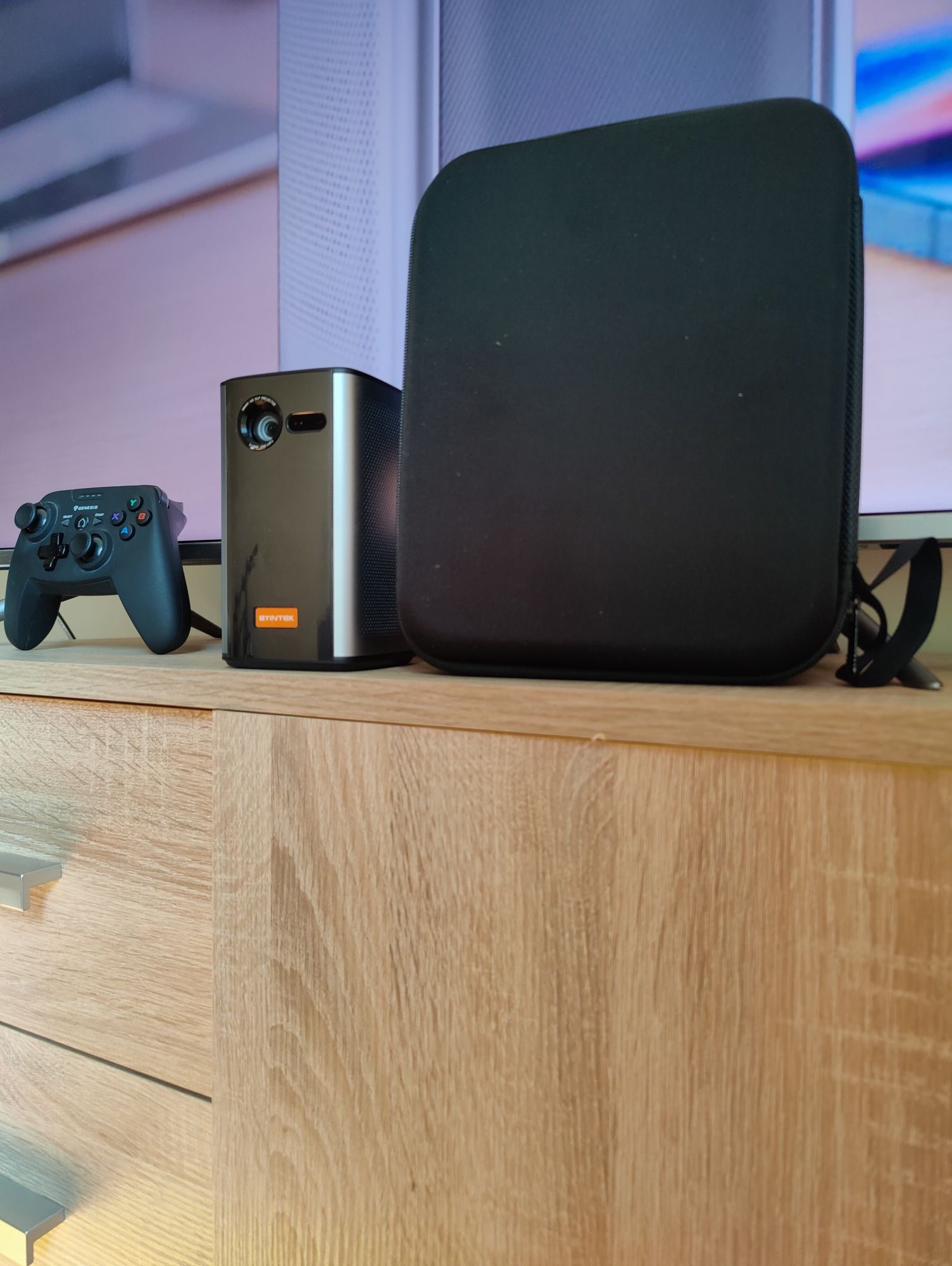 Byintek P70 DLP projektor, 8000 mAh, z Androidem