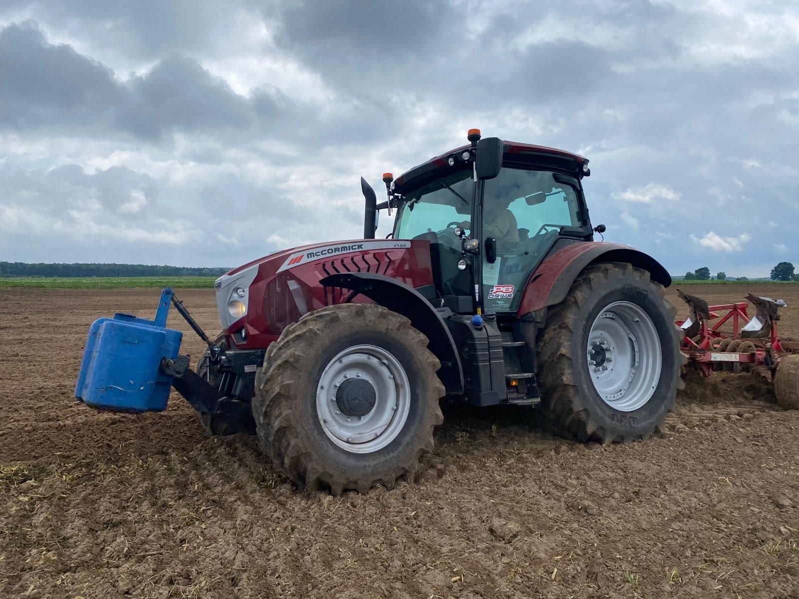 McCormick X7.618 P6-DRIVE biegi pełzające, Amortyzowana oś, 6 cyl,  0%