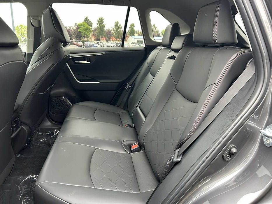 Toyota RAV4      2024