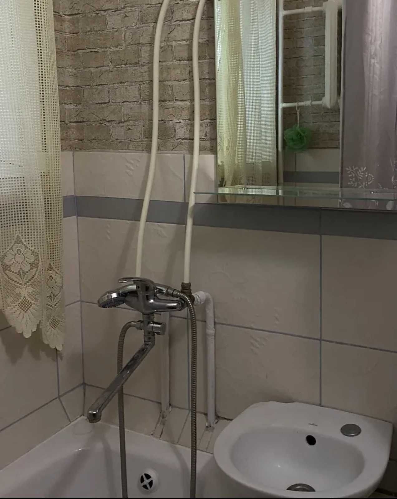 Продаж 2к квартири.м.Золоті Ворота.97000$.Торг.