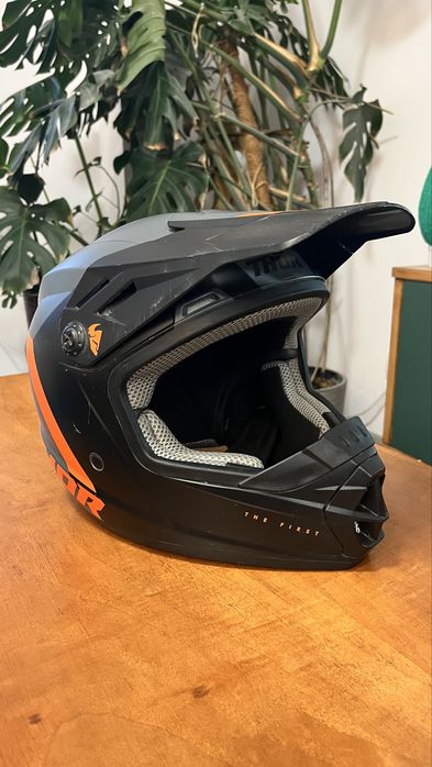 Kask Cross - Rozmiar YL Thor S22 Sector CHEV Charcoal /Orange Junior