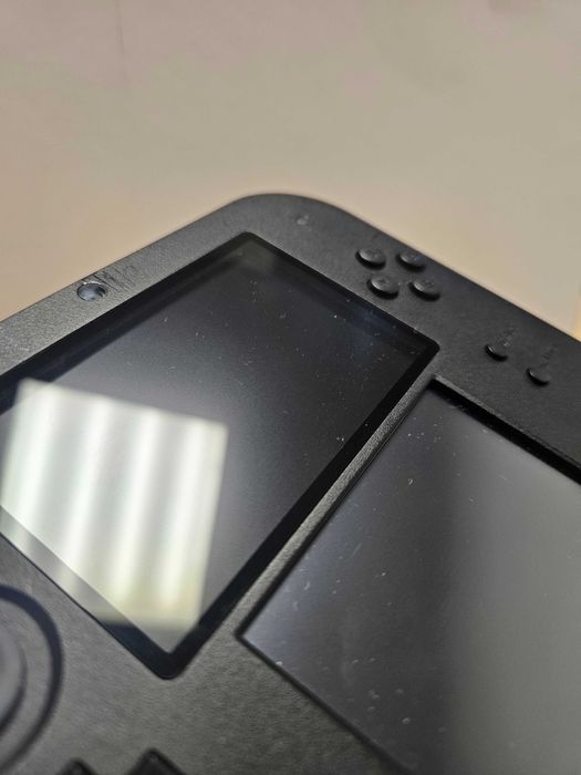 Nintendo 2DS preta e azul