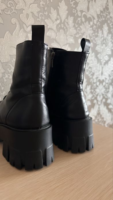 Ботинки жіночі шкіряні