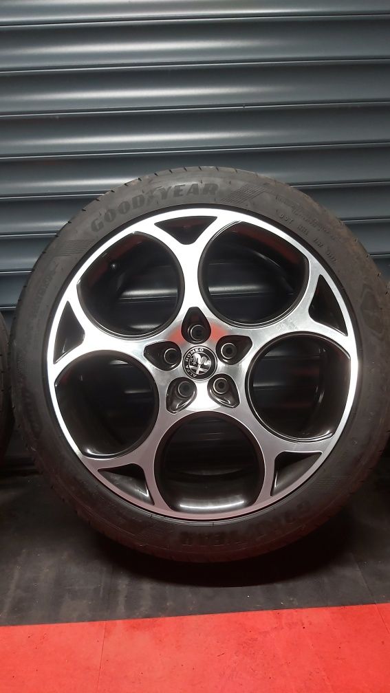 Koła Letnie Alfa Romeo Tonale Veloce  235 45 R19  AR