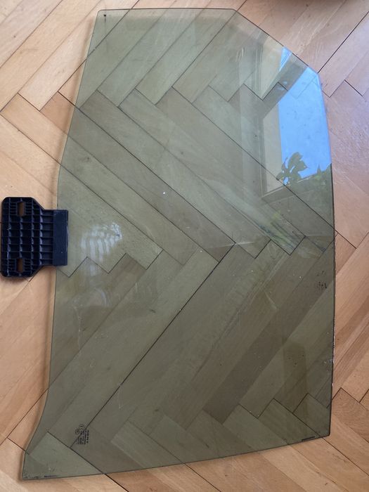 Szyba boczna tylnia prawa szyba boczna tył prawa seat exeo audi