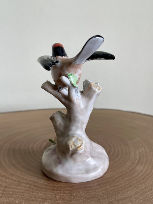 Figura porcelana Artibus Ave Passarinho Pintasilgo Biscuit
