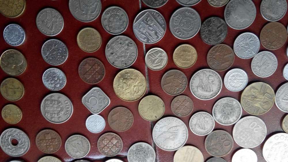 Lote de 122 moedas vários países.