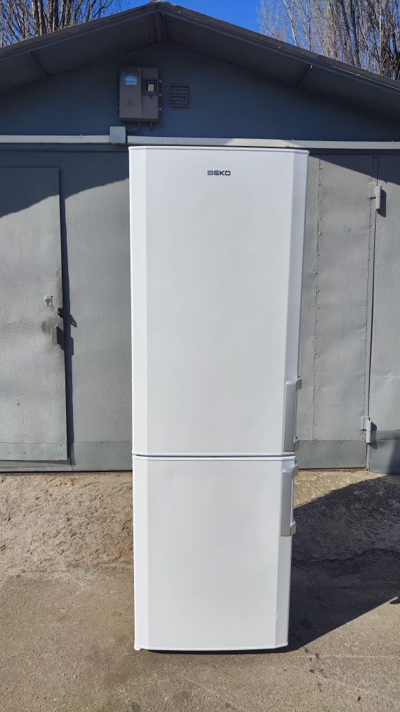 Холодильник BEKO CS334020.