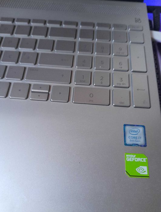 HP Pavilion 15-ck002np Intel® Core i7 i7-8550U + Nvidia 940MX