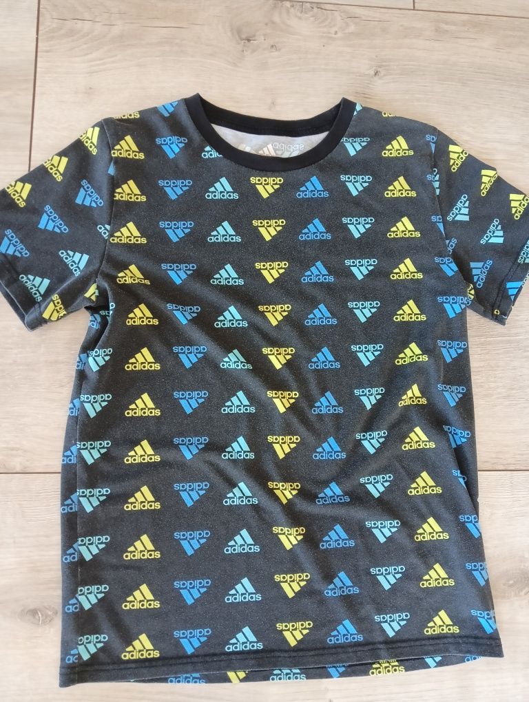T-shirt adidas dla  12-13 latka