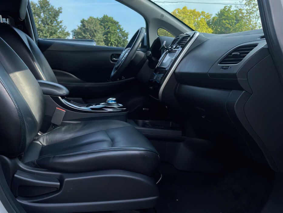 Nissan LEAF      2015