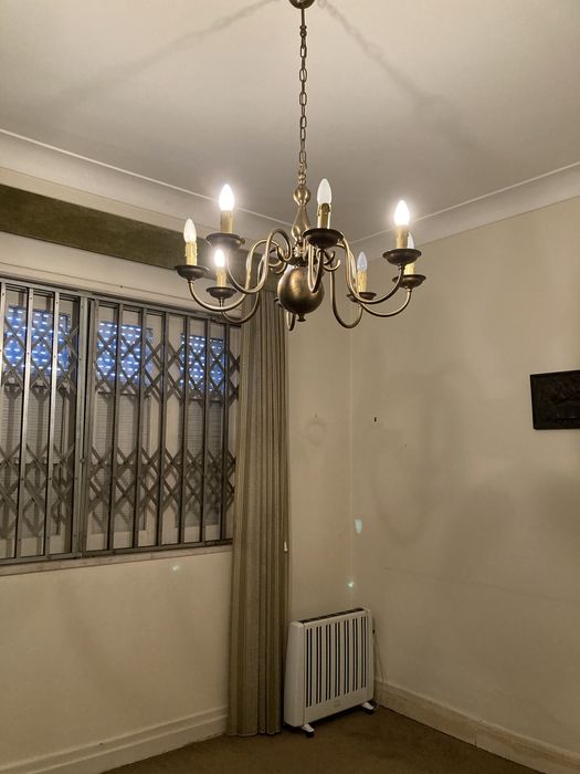 Candeeiro de sala em latão fosco