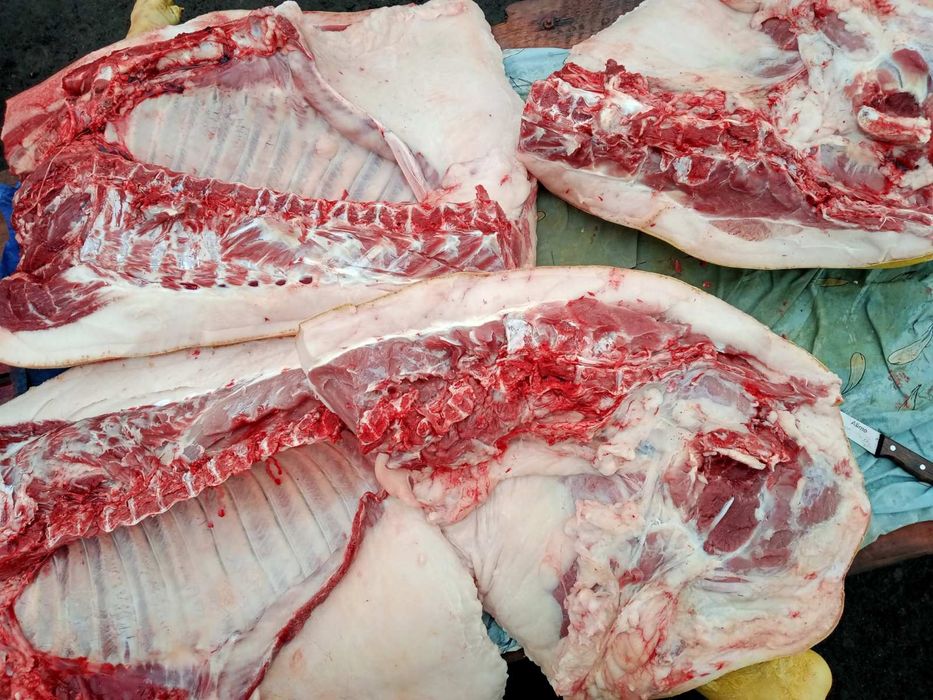 Продам свині тушки, полутушки, паштет, а також тушонку