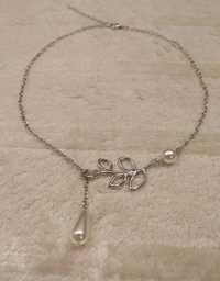 Piękny minimalistyczny łańcuszek gałązka perełka kolor srebrny minimal