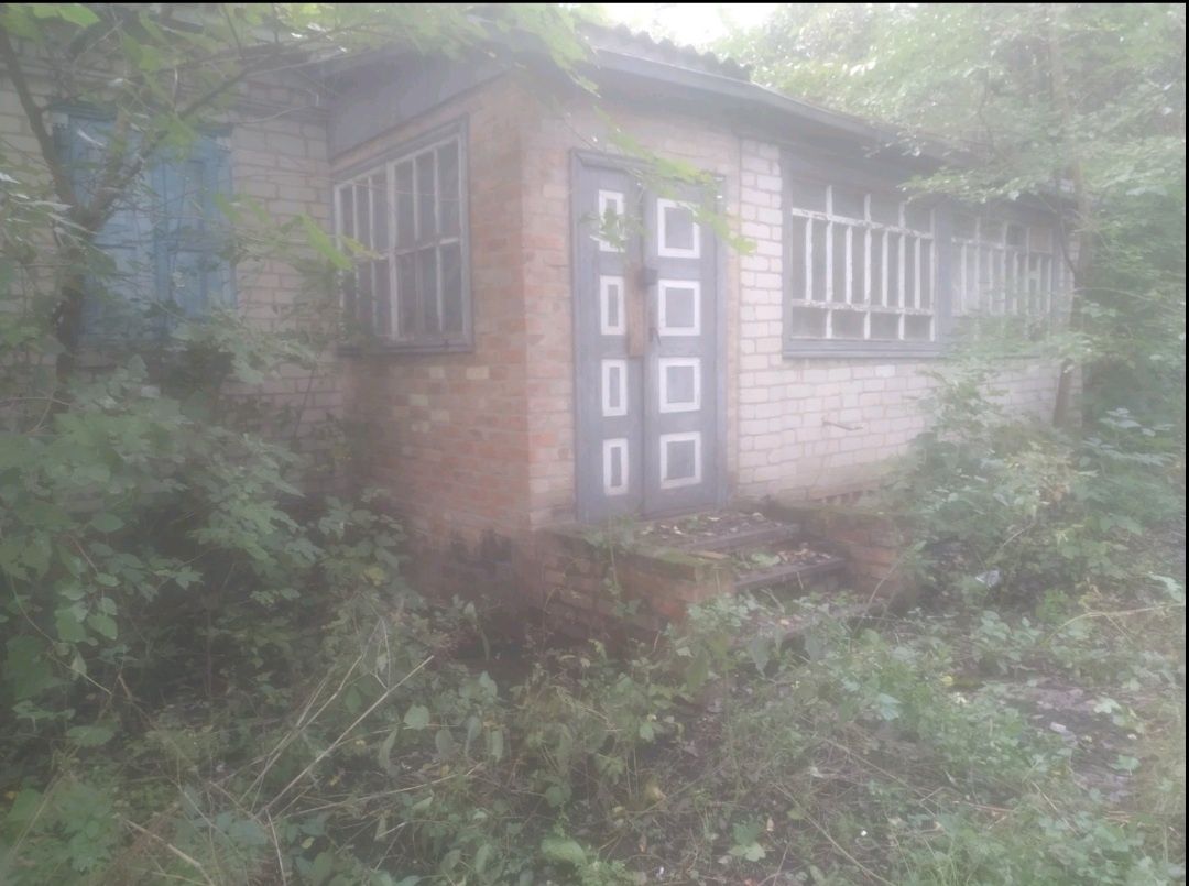 Продам будинок.двір.
