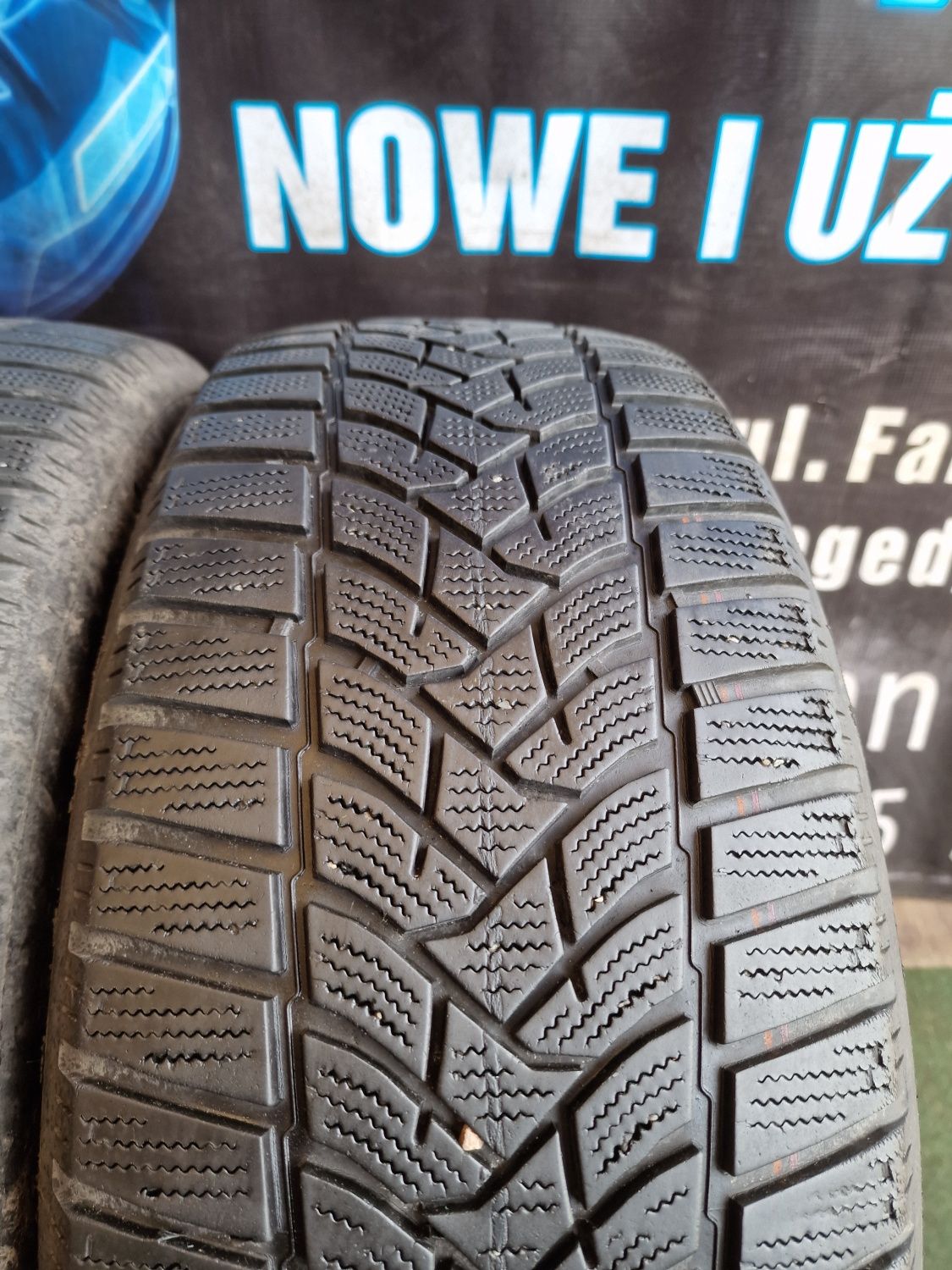 Opony zimowe 215/55/17  Dunlop Para