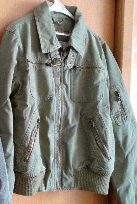 Куртка с капюшоном ветровка