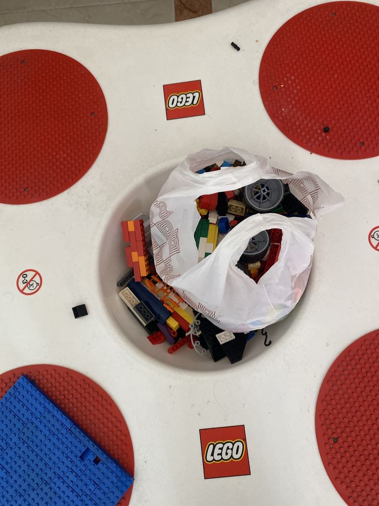 Mesa LEGO para construcao