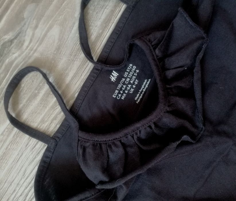 H&m czarna bluzka z falbanką 110/116