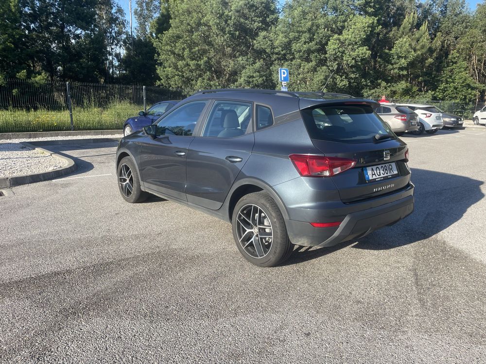 Seat Arona 1.6 como novo.