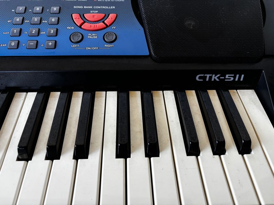 Órgão Cásio CTK-511 com bolsa e suporte metálico