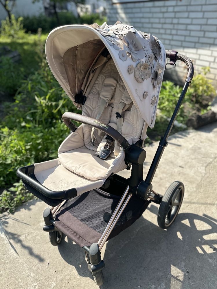 Прогулянкова коляска Cybex Priam Simply Flowers Beige