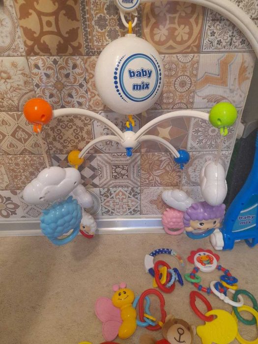 Мобіль на кроватку Baby Mix на батарейках (2шт.)