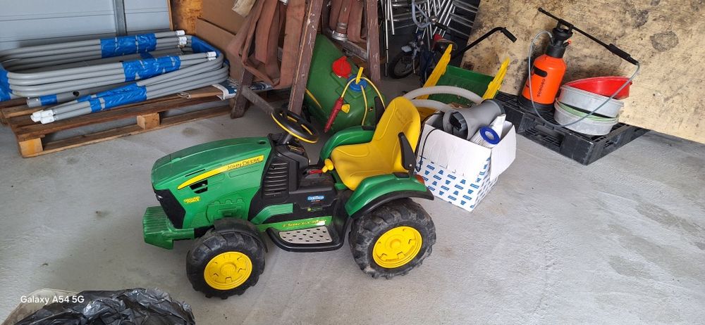 Traktorek john deere na akumulator peg perego