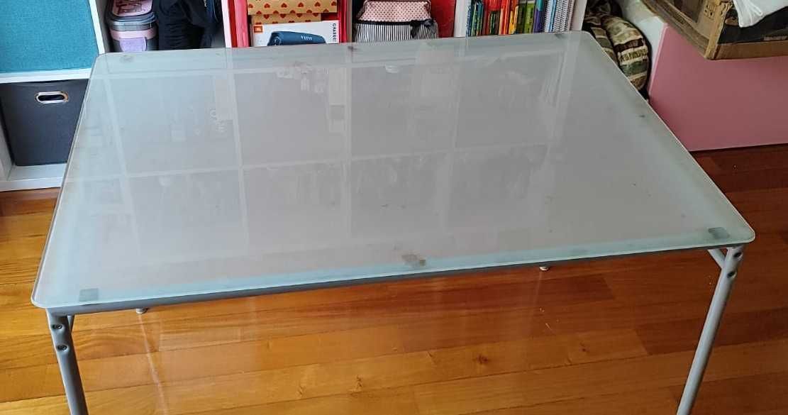 Mesa retangular tampo de vidro