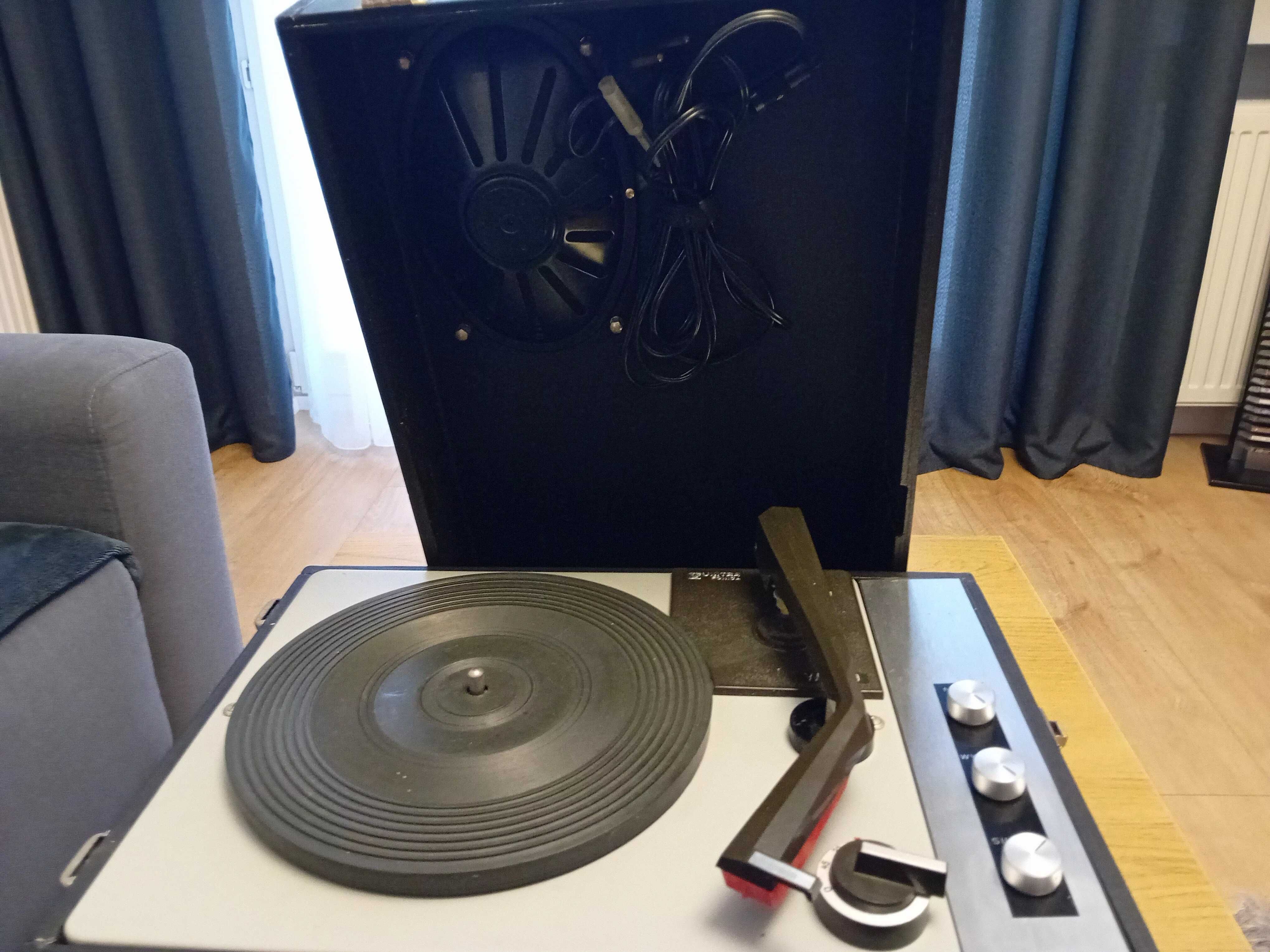 Gramofon z PRL WG 550