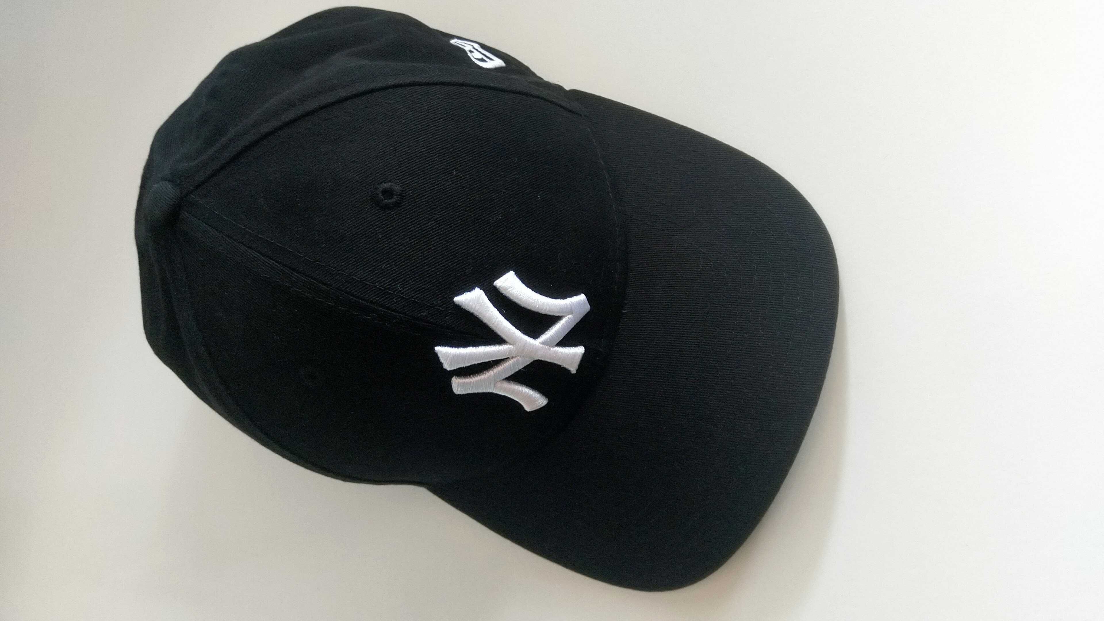 Boné marca NEW ERA - New York Yankees. Ajustável. NOVO!