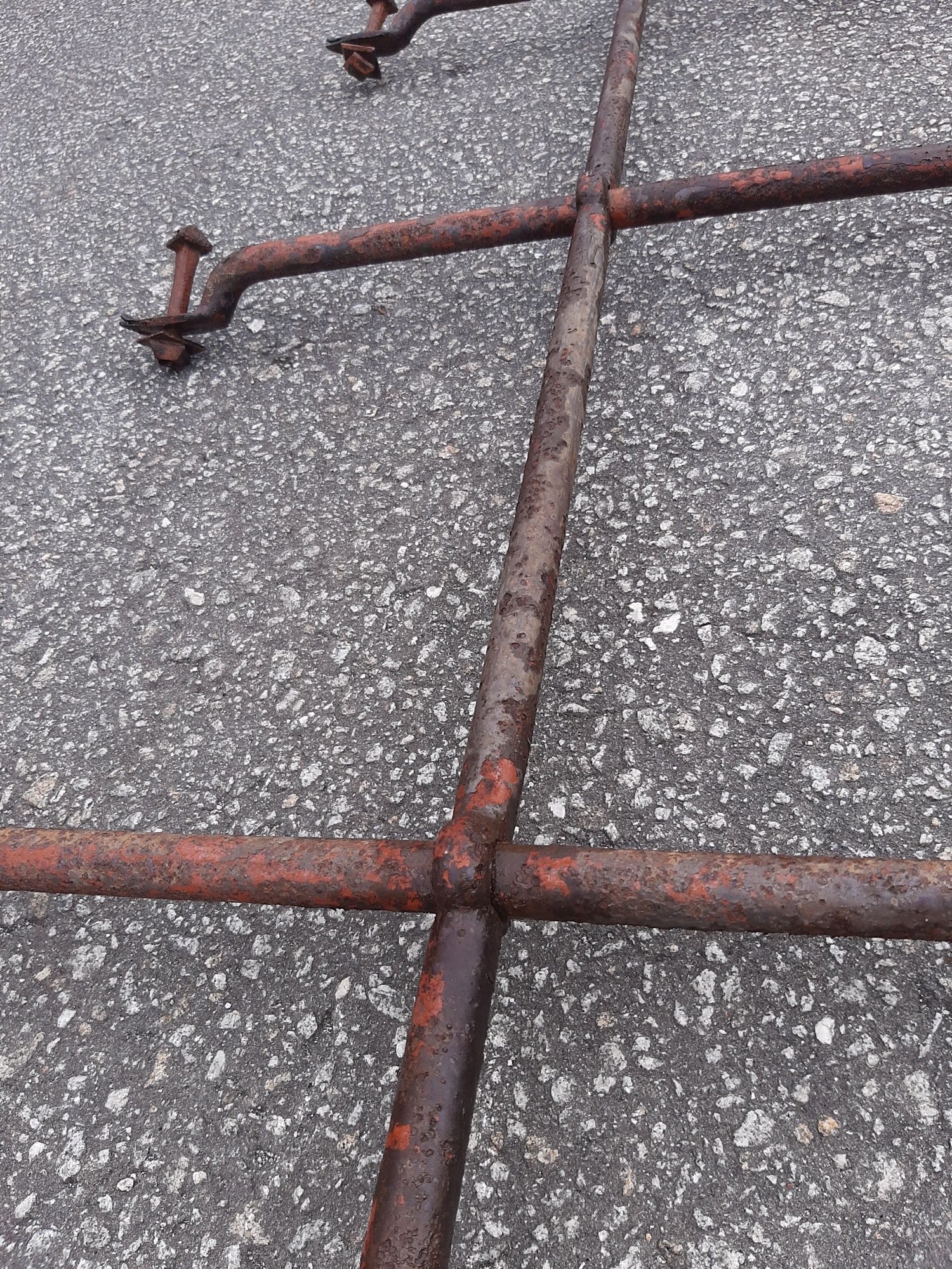 Grade em Ferro Maciço  Forjado
