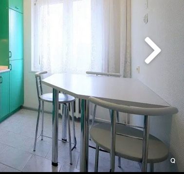 Stół kuchenny na regulowanych nogach szary