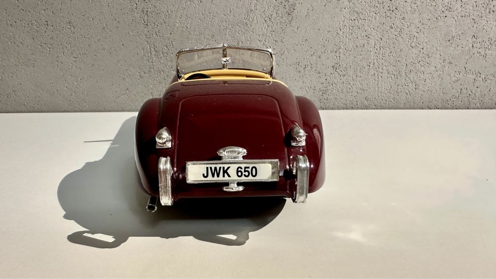 Model 1:24 Bburago Jaguar XK120 (1948)