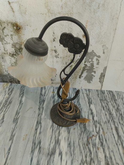 Candeeiro de mesa de cabeceira antigo