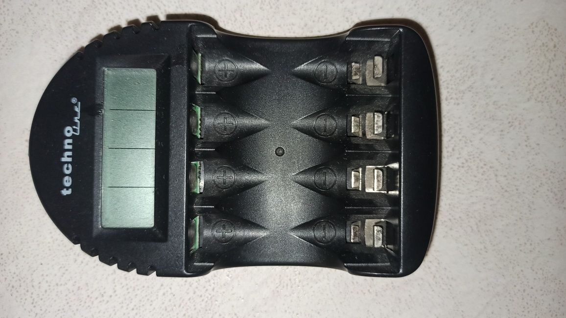 Зарядний пристрій для акумуляторів типу АА и ААА